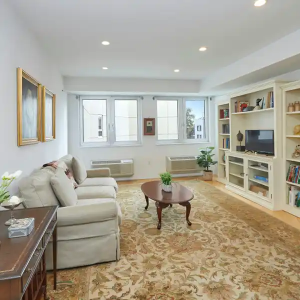 OVERSIZED ONE-BEDROOM IN PARK SLOPE