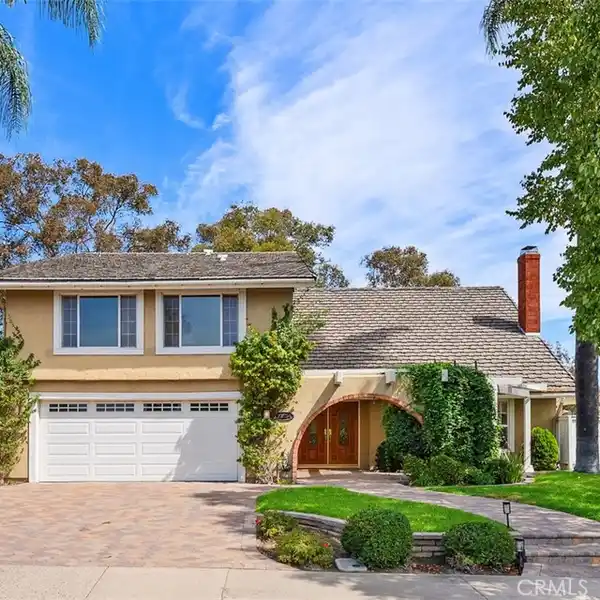 BEAUTIFULLY MAINTAINED HOME IN DESIRABLE LA PAZ