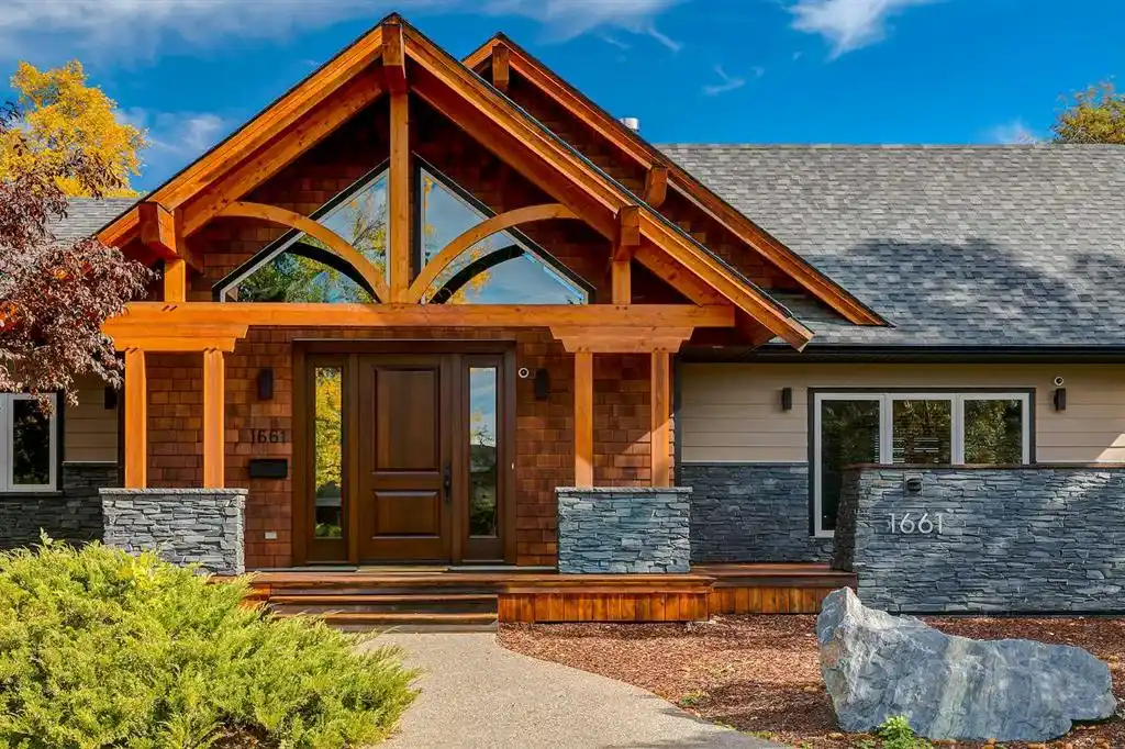 Exceptional Hilltop Bungalow