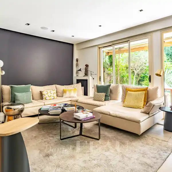 BRIGHT DUPLEX APARTMENT WITH GARDEN