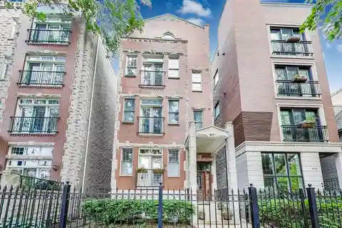 Modern Luxury Meets Classic Charm in Lincoln Park