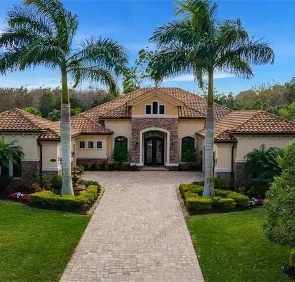 CAPTIVATING ESTATE HOME