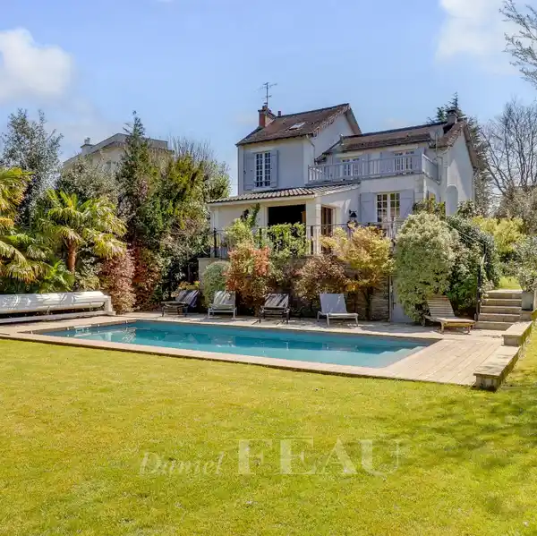 SUNLIT 1910S HOME WITH HEATED SALTWATER POOL