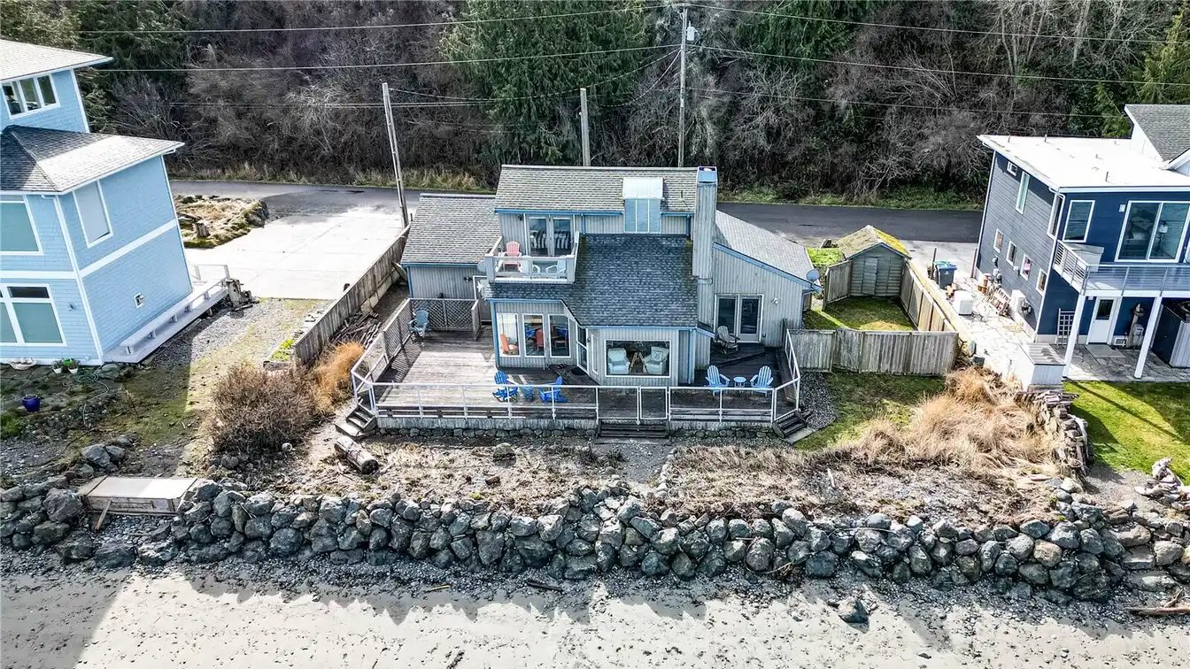 Beachfront Home in the Diamond Point Area