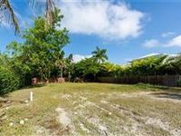 SPECTACULAR NAPLES LOCATION