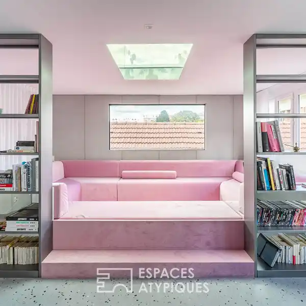 LOFT WITH ROOF TERRACE IN A FORMER INDUSTRIAL BUILDING