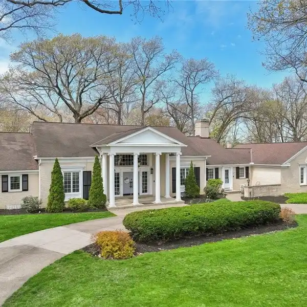 EXPANSIVE RESIDENCE ON METICULOUSLY LANDSCAPED GROUNDS