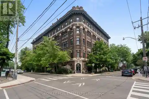 Singular Residence in the Iconic Argyle Lofts