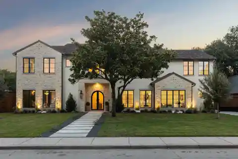 Extraordinary Transitional-Style Estate