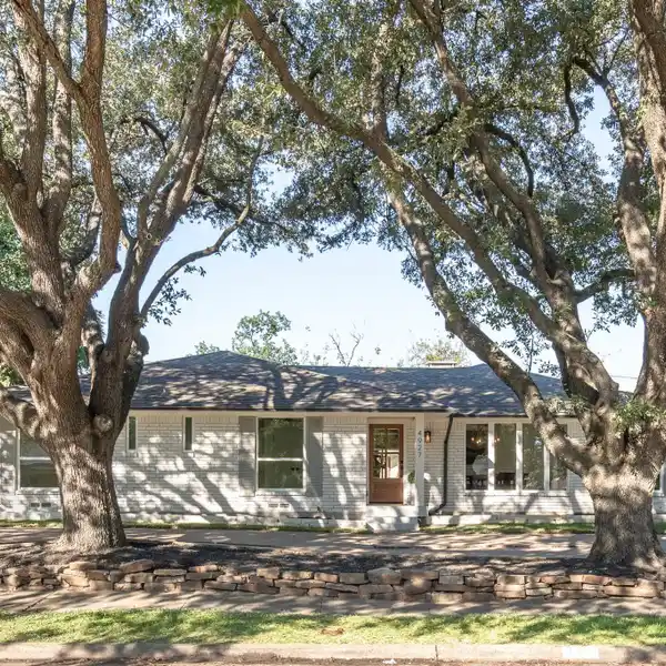 REFINED ELEGANCE WITH DESIGNER FINISHES THROUGHOUT