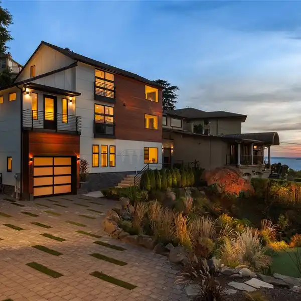 MODERN LUXURY BLENDS WITH ARCHITECTURAL ELEGANCE