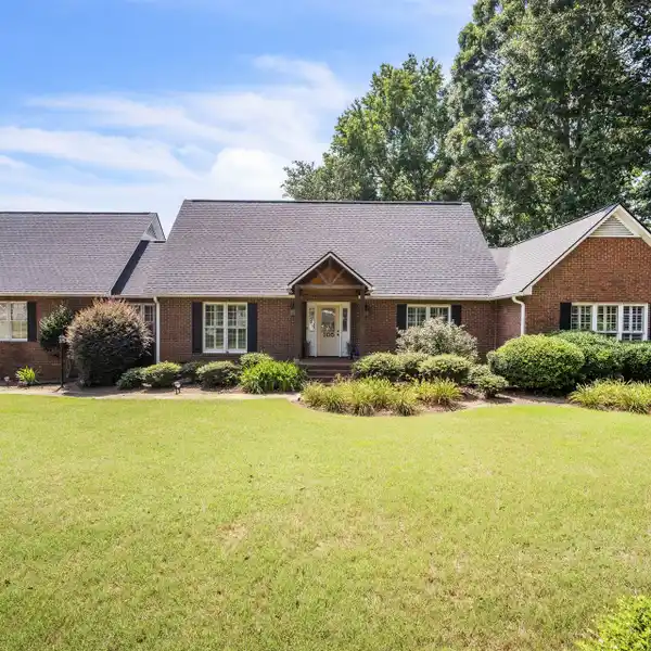 SOUTHERN CHARM AND SPACE IN WREN CROSSING