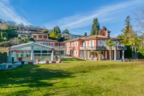 Spacious Seven Bedroom Home in a Gorgeous Setting