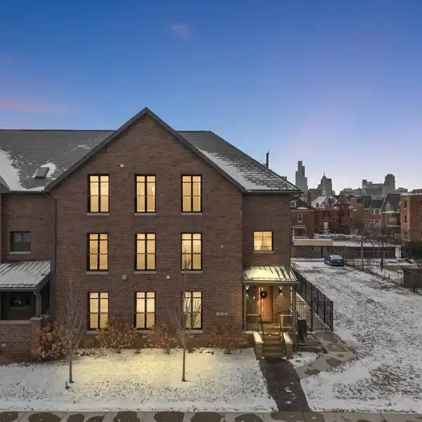 STRIKING TOWNHOME IN COVETED BRUSH PARK