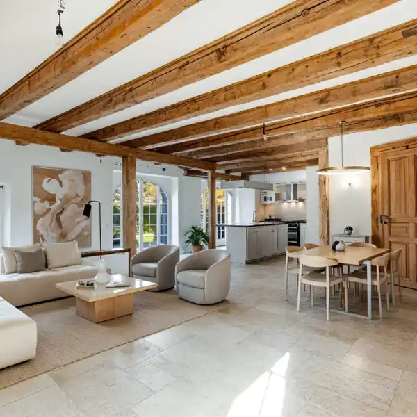 EXCLUSIVE AND EXCEPTIONAL VILLAGE HOUSE