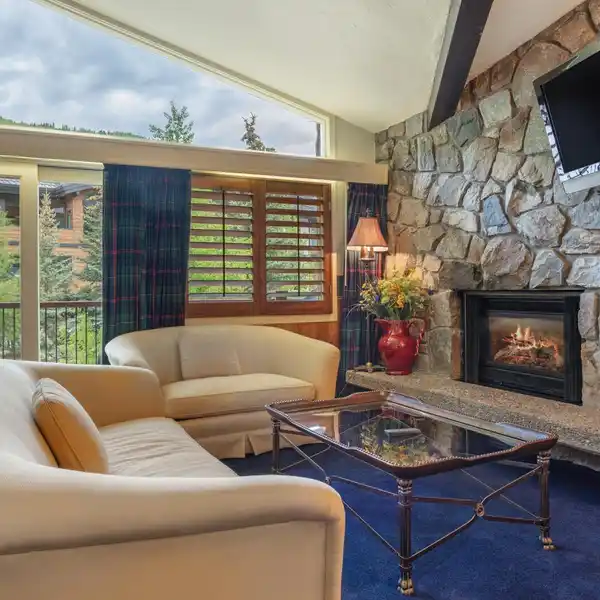 TOP-FLOOR CONDO IN MANOR VAIL LODGE