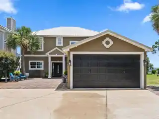Waterfront Retreat in Navarre