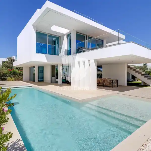 PRESTIGIOUS VILLA IN PRIME LOCATION