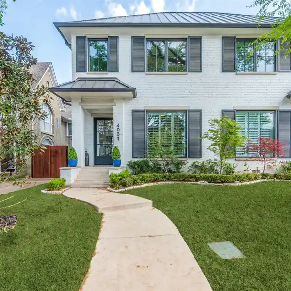 ELEGANT THREE-STORY RETREAT IN OAK LAWN