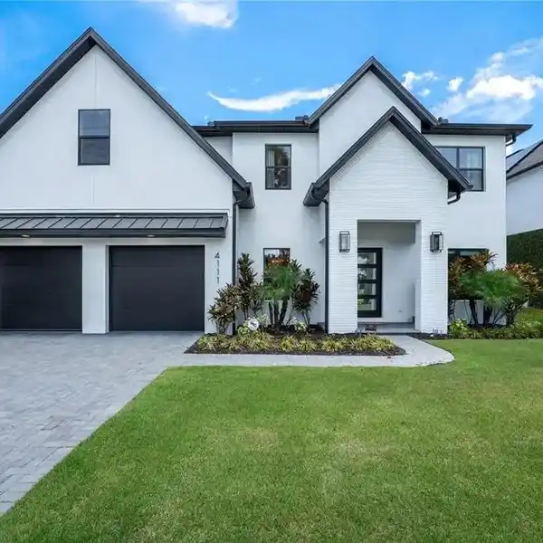 LUXURY LIVING IN THE HEART OF SWANN ESTATES