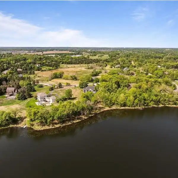 REFINED LAKESIDE LIVING