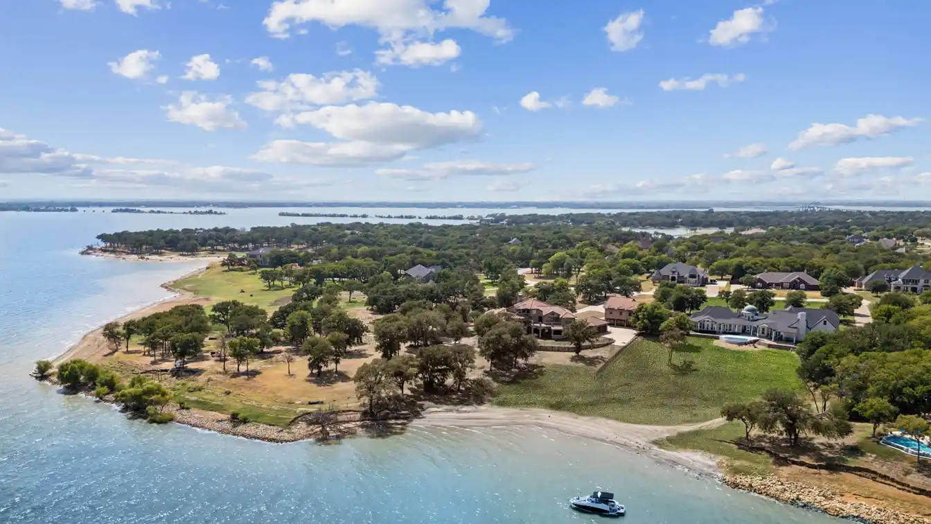 Premier Lakefront Estate Near Dallas
