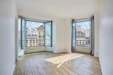 Perfect Pied-à-Terre in a Beautiful Building