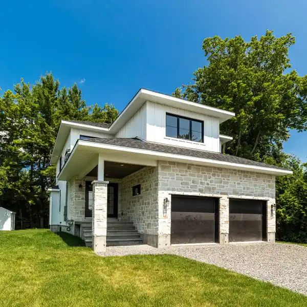 MODERN FARMHOUSE HOME WITH A SCANDINAVIAN TWIST