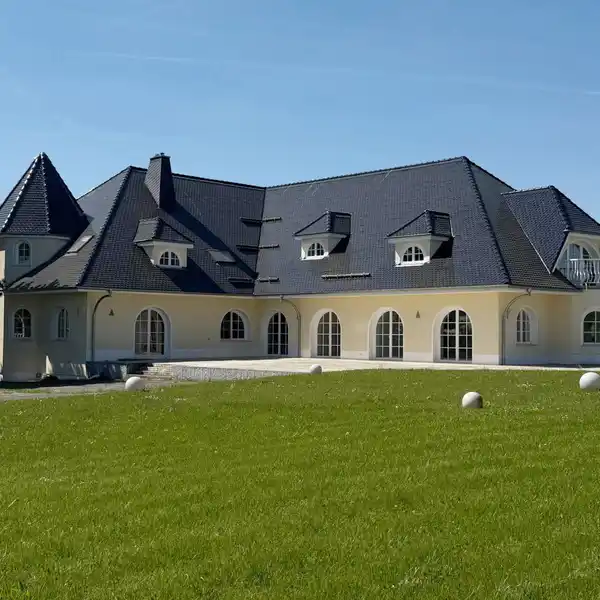 TIMELESS ELEGANCE WITH MODERN LUXURY