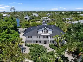 Impeccably Located Old Florida-Style Lakefront Home
