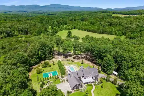 Meadow Creek Manor