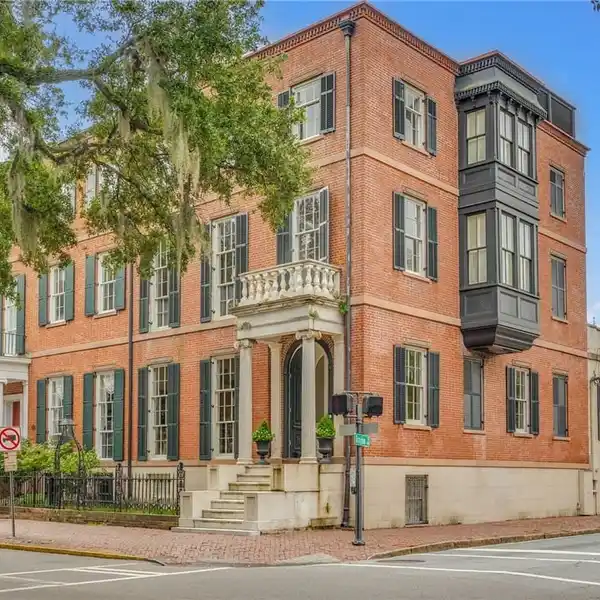ONE OF SAVANNAH'S FINEST HOMES