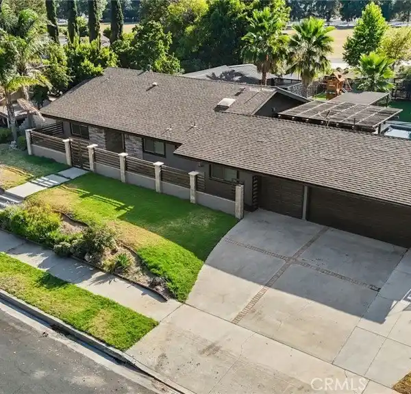 PICTURE-PERFECT MODERN ESTATE