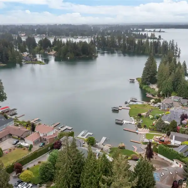 STUNNING LAKE TAPPS WATERFRONT HOMESTEAD
