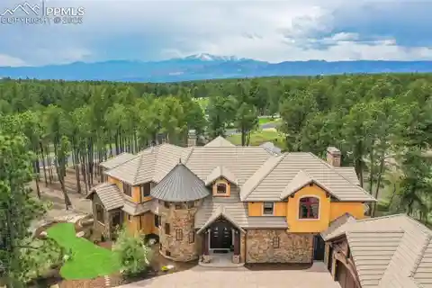 Luxury Retreat in Exclusive High forest ranch