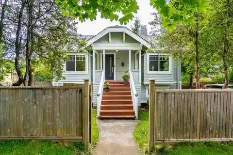 Perfect Family Home in a Beautiful Neighborhood