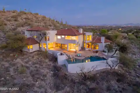 Architect-designed Home with Panoramic Mountain Views