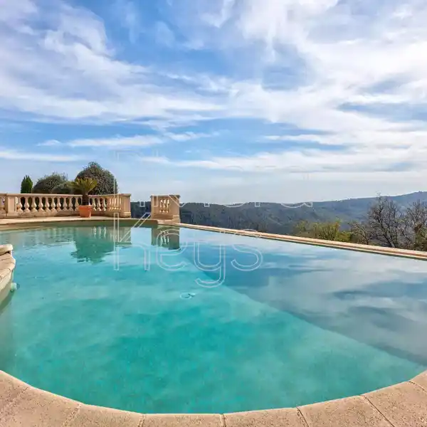 RENOVATED VILLA WITH STUNNING PANORAMIC VIEWS