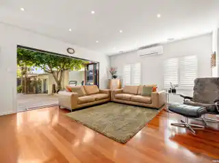 Panoramic Harbour Views in Coveted Point Chevalier