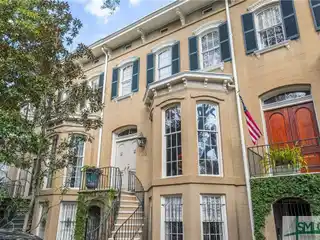 Quintessential Southern Elegance in Savannah's Landmark District