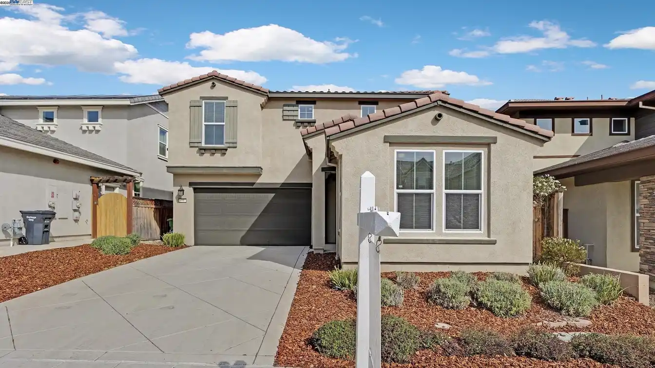 Beautiful Home in College Park Community