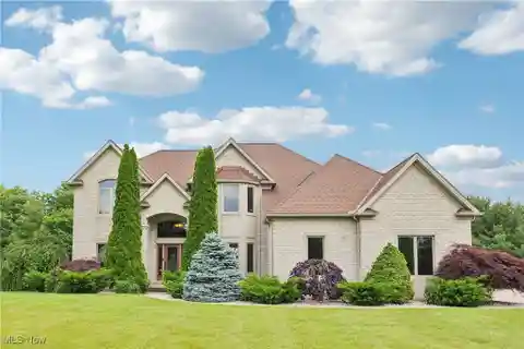 Expansive Colonial Retreat
