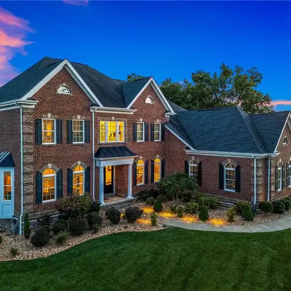 SPACIOUS HOME ON A PRIME LOT IN FULTON CROSSING