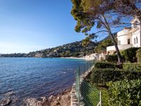 ELEGANT WATERFRONT HOME IN LE LAVANDOU