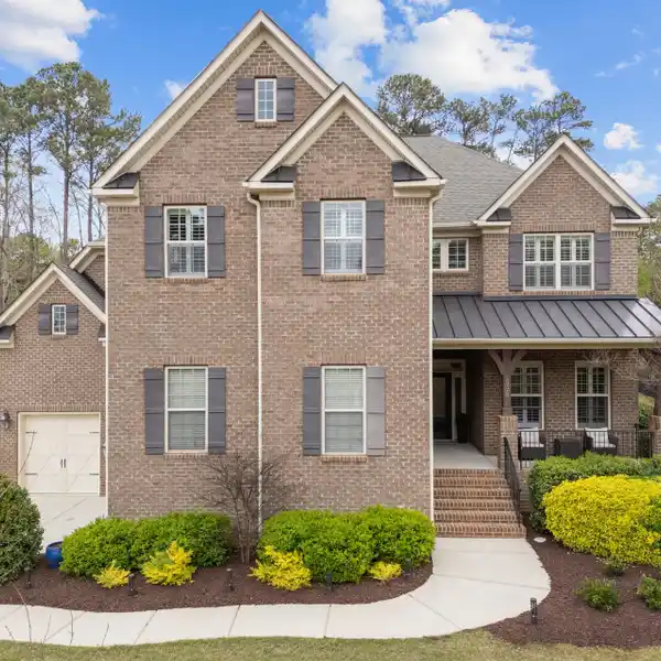 STATELY HOME BLENDING SOPHISTICATION AND COMFORT
