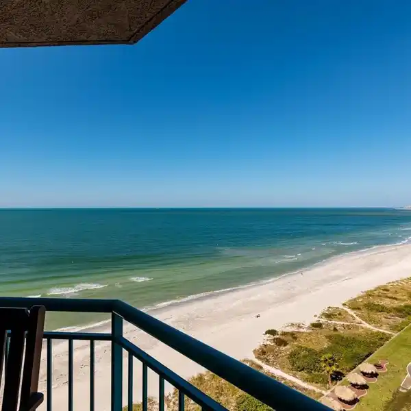 LOVELY COASTAL CONDO IN THE ULTIMAR