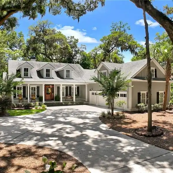 NEWER CONSTRUCTION ON SOUGHT-AFTER CALLAWASSIE ISLAND