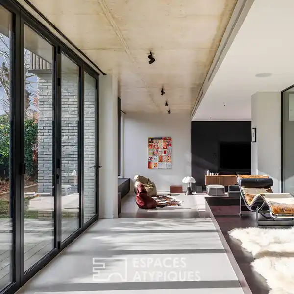 MAGNIFICENT HOME IN A PEACEFUL SETTING
