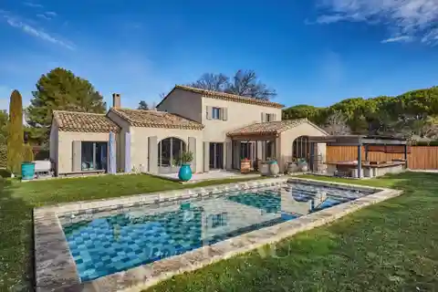 Peaceful Retreat with Pool and Summer Kitchen