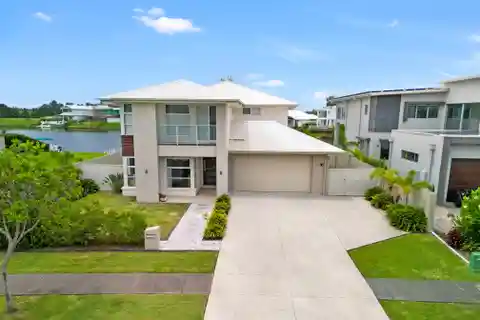 Gorgeous Home Overlooking Serenity Shores Lake